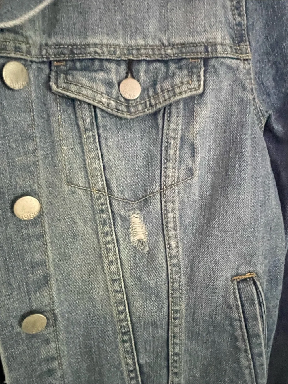 Gap Light Wash Distressed Denim Icon Trucker Jacket Women's Size Medium